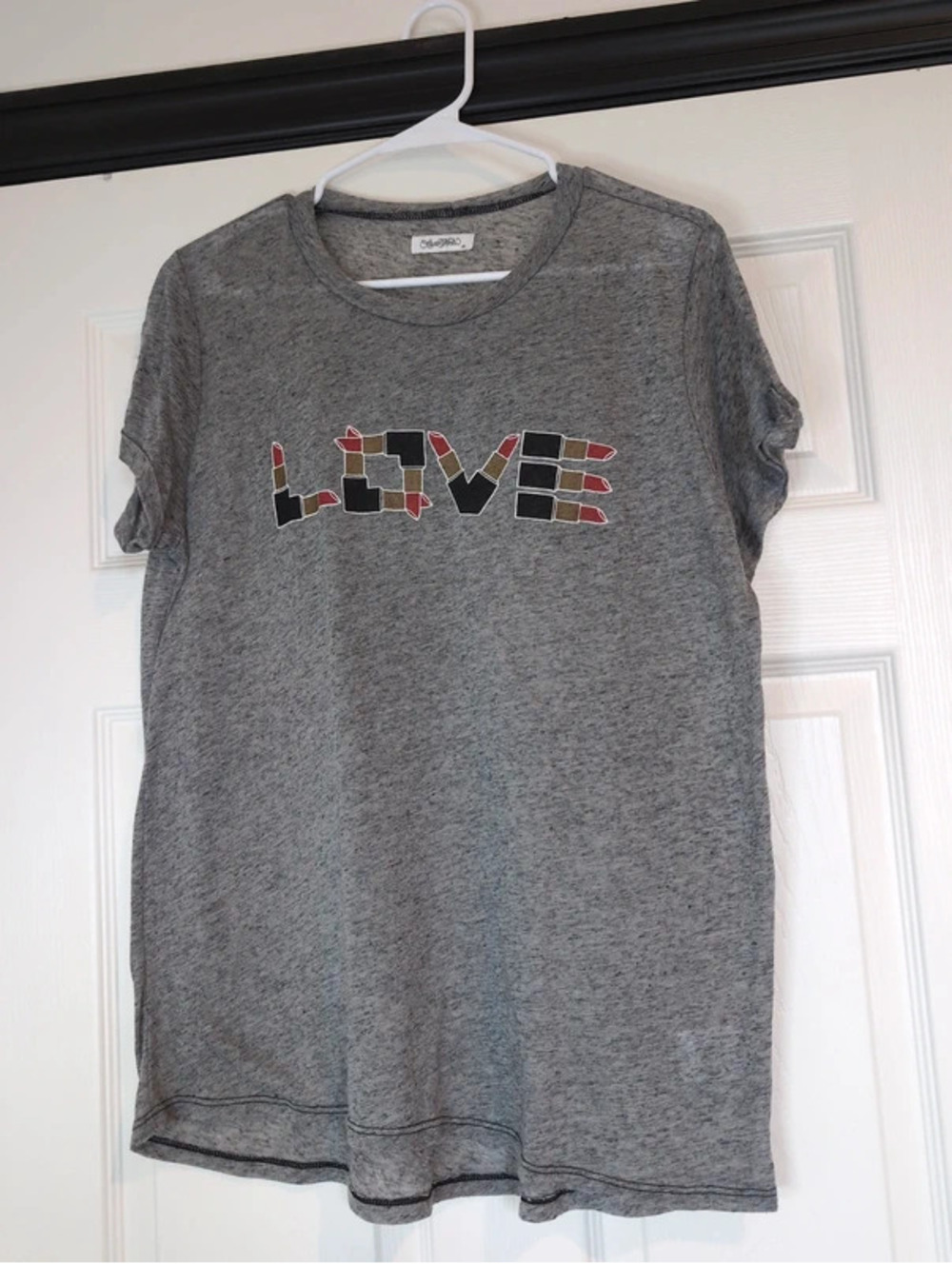 Medium Lauren Moshi love lipstick gray tee